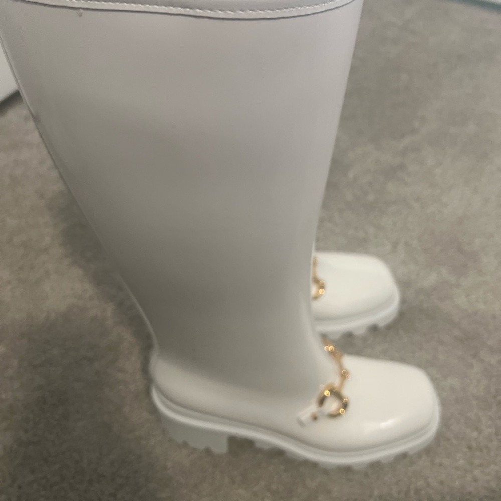 Authentic gucci white knee high rain boots with gold horsebit - Picture 4 of 5